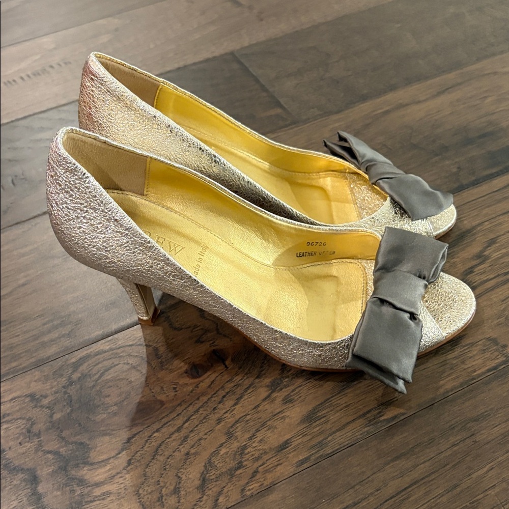 JCrew Collection Platinum Metallic Peep Toe Pumps with Dark Gray Satin Bow Sz 7 - Picture 3 of 10